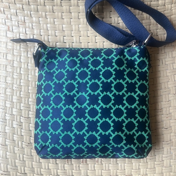 TOMMY HILFIGER   PURSE NAVY & TEAL GEOMETRIC DESIGN - Picture 2 of 6
